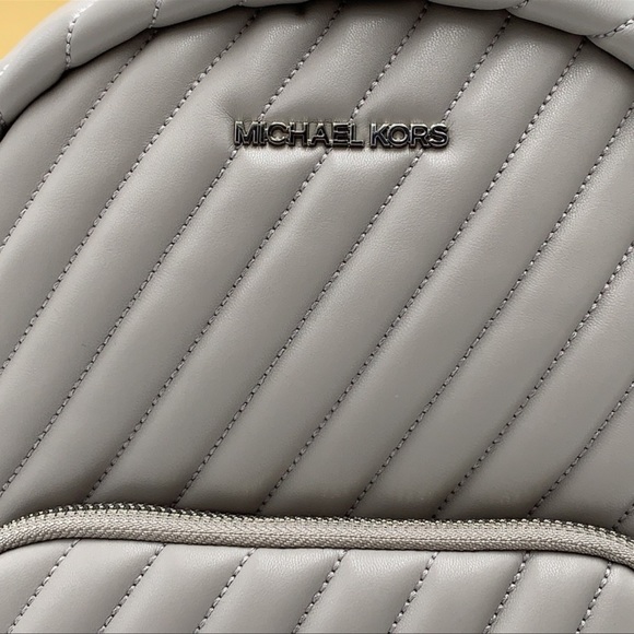 MICHAEL KORS ERIN MEDIUM BACKPACK PEARL GREY - Picture 10 of 16